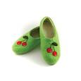 :  - Детские войлочные тапочки «Ягоды» зеленые с вишенкой. Размер 13 см